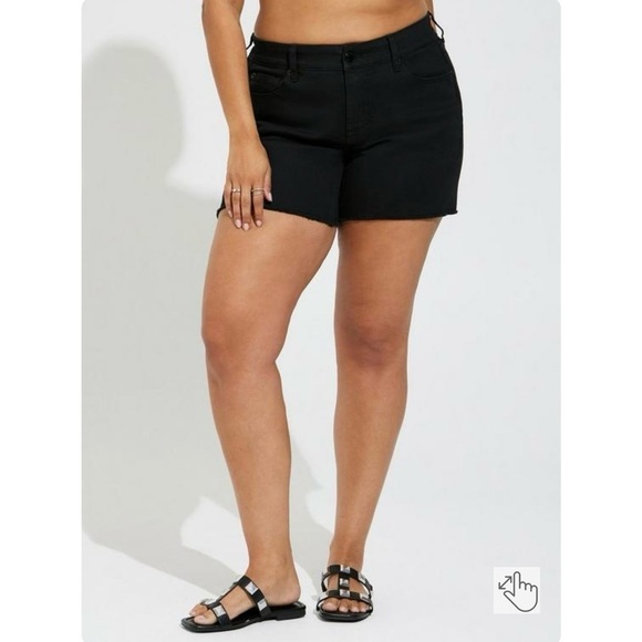 Torrid 5 Inch Vintage Stretch Mid-Rise Short - Deep Black - Picture 1 of 6